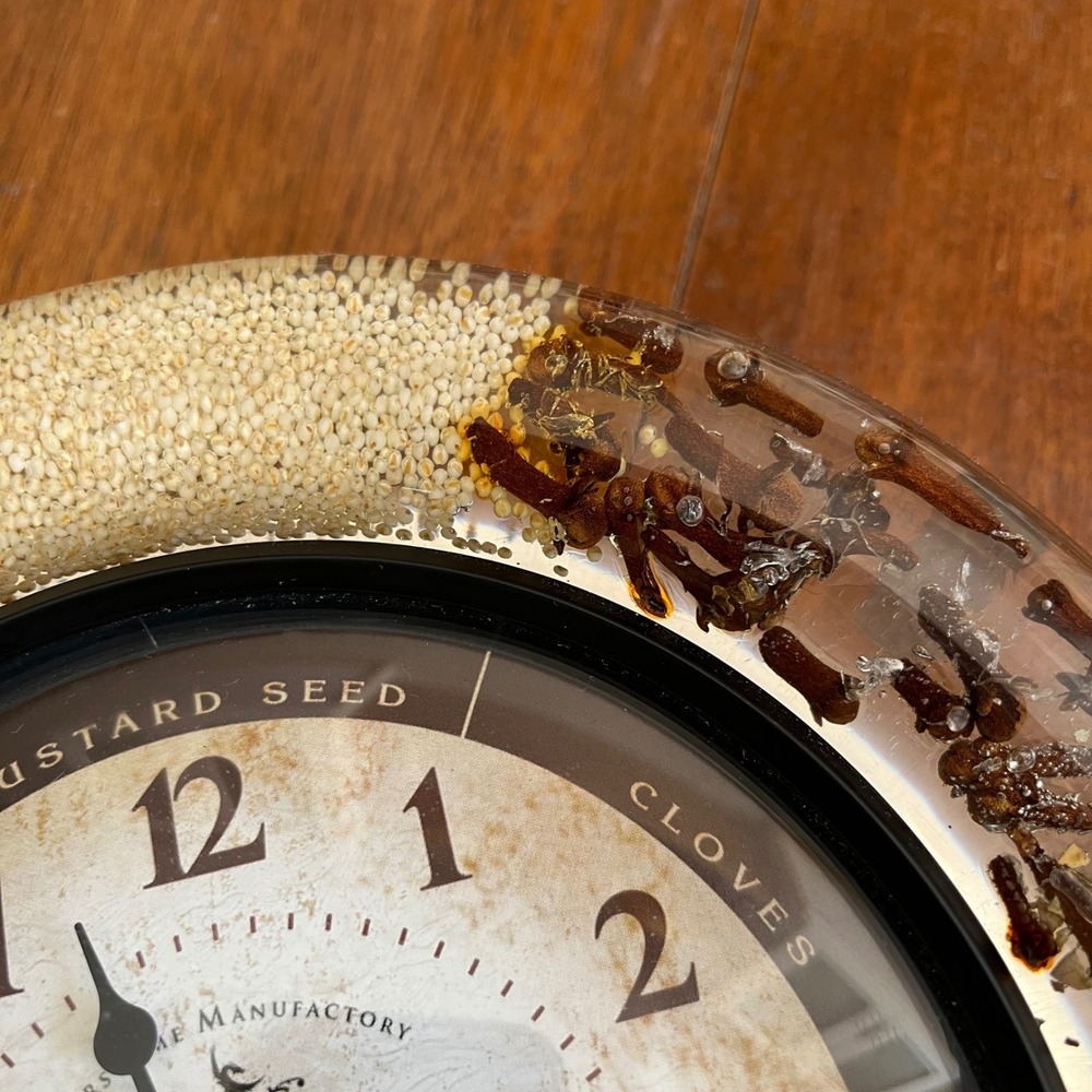 Vintage 1970s Resin Spice Wall Clock Lucite Retro Mid Century Kitchen Decor - Picture 3 of 11